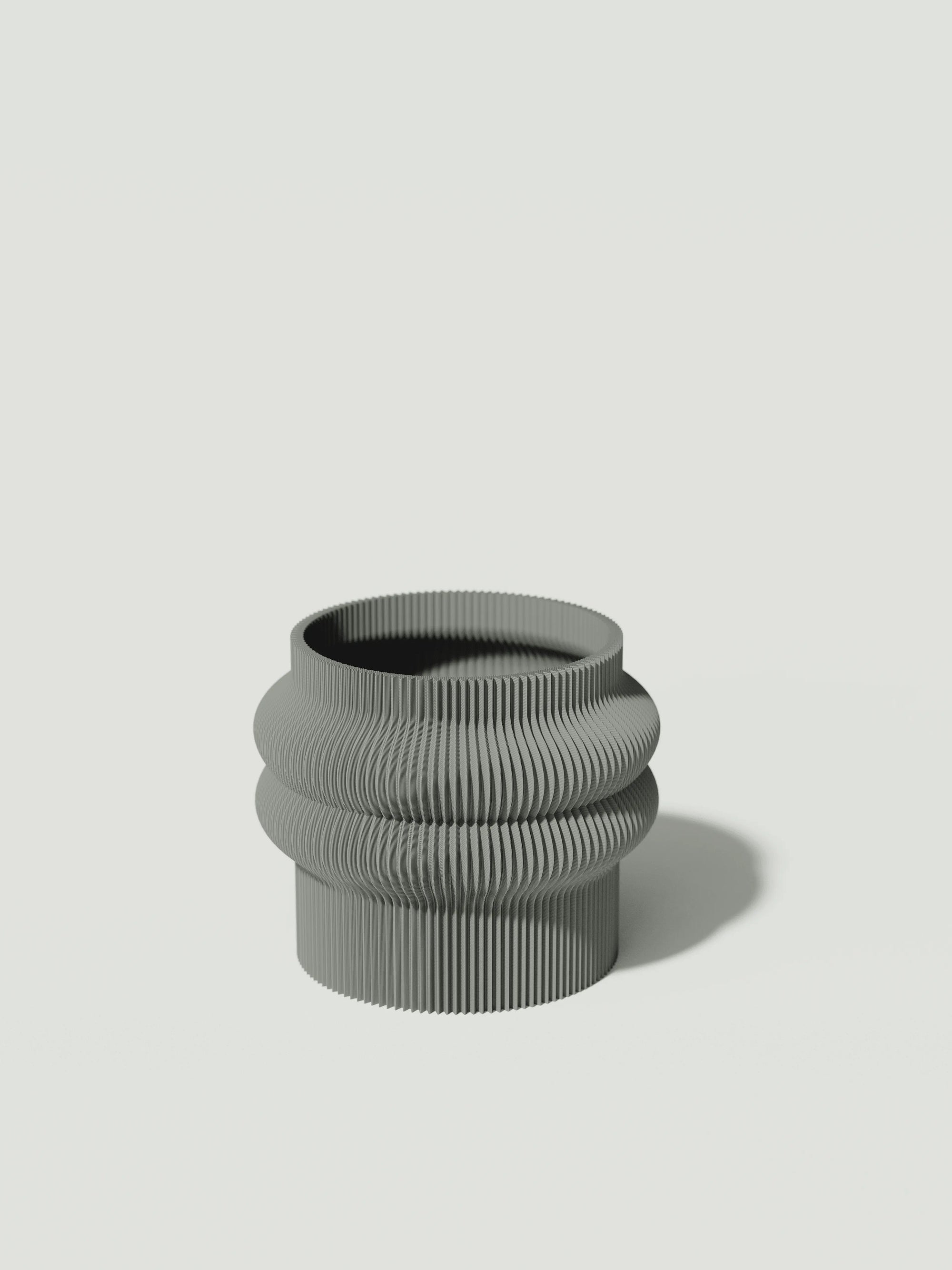 Mooie - Vaso elegante e sostenibile, realizzato in 100% PLA biodegradabile, stampato in 3D e Made in Italy. Il suo design raffinato ed ecologico in grigio aggiunge un tocco di stile e sostenibilità a qualsiasi ambiente.