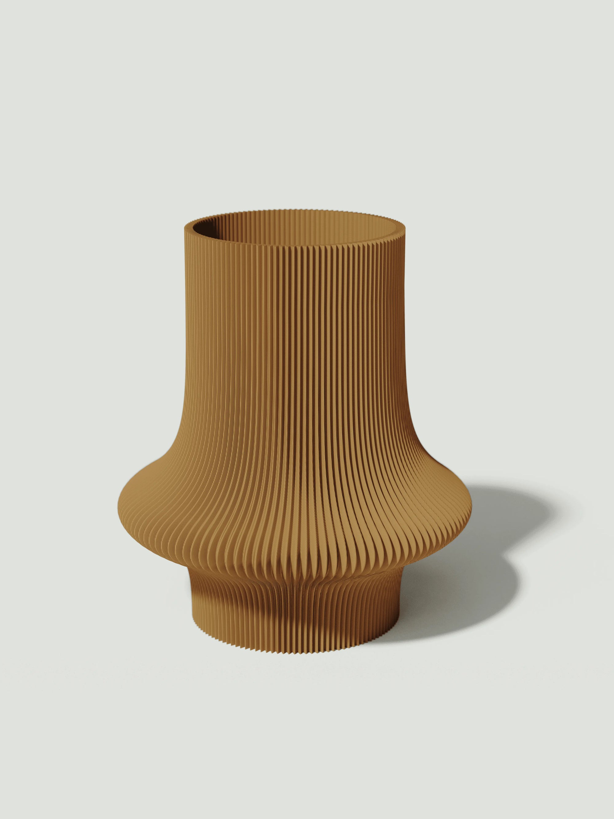Vio - Vaso elegante e sostenibile, realizzato in 100% PLA biodegradabile, stampato in 3D e Made in Italy. Il suo design raffinato ed ecologico in senape aggiunge un tocco di stile e sostenibilità a qualsiasi ambiente.