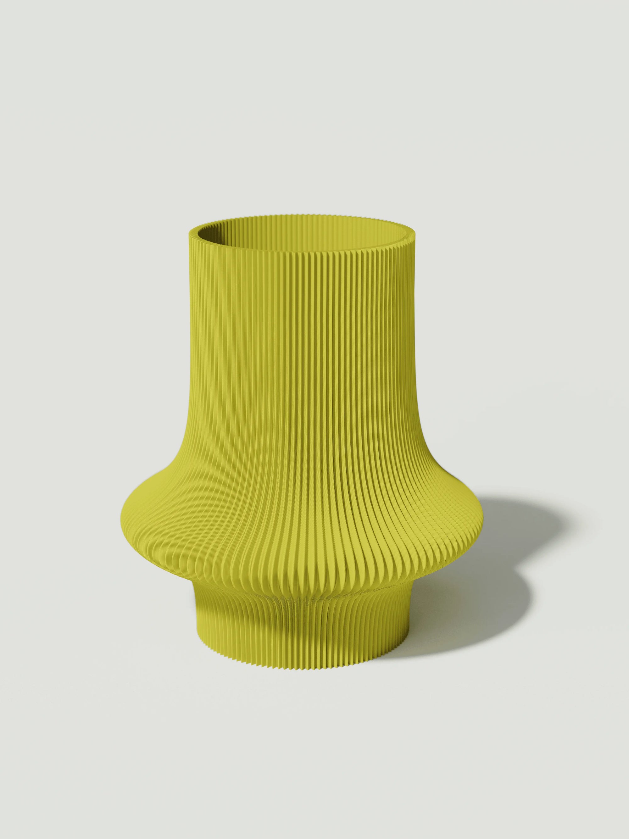 Vio - Vaso elegante e sostenibile, realizzato in 100% PLA biodegradabile, stampato in 3D e Made in Italy. Il suo design raffinato ed ecologico in giallo aggiunge un tocco di stile e sostenibilità a qualsiasi ambiente.