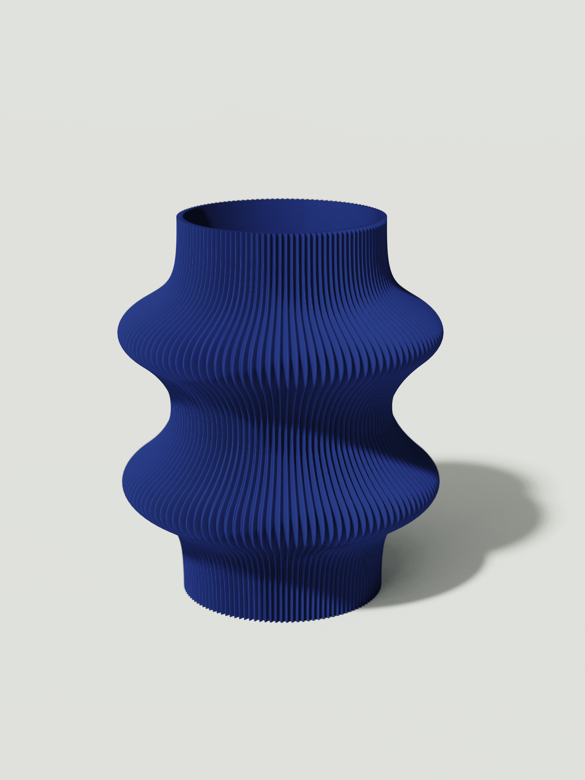 Marylin - Vaso elegante e sostenibile, realizzato in 100% PLA biodegradabile, stampato in 3D e Made in Italy. Il suo design raffinato ed ecologico in blue aggiunge un tocco di stile e sostenibilità a qualsiasi ambiente.