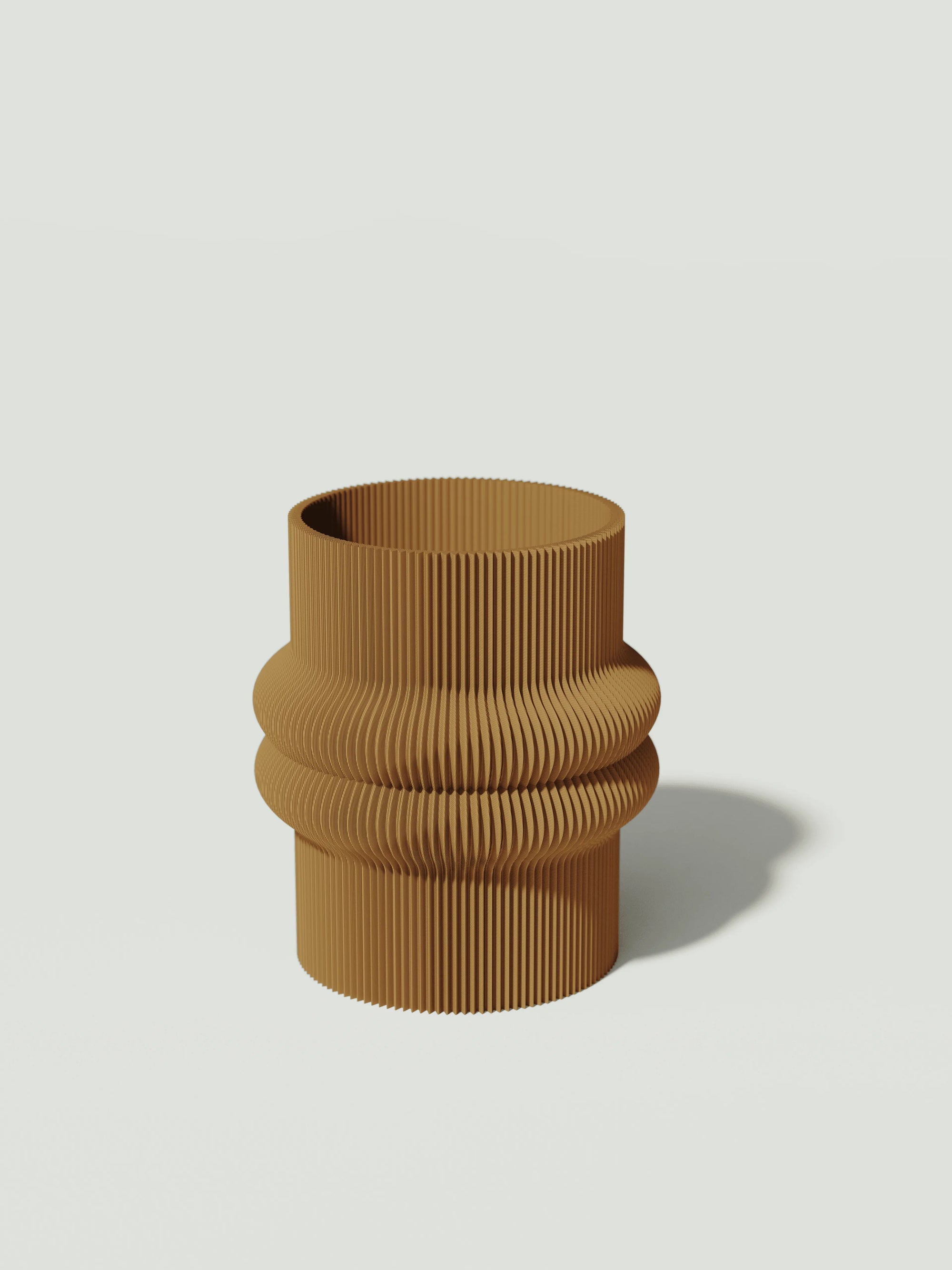 Mooi - Vaso elegante e sostenibile, realizzato in 100% PLA biodegradabile, stampato in 3D e Made in Italy. Il suo design raffinato ed ecologico in senape aggiunge un tocco di stile e sostenibilità a qualsiasi ambiente.