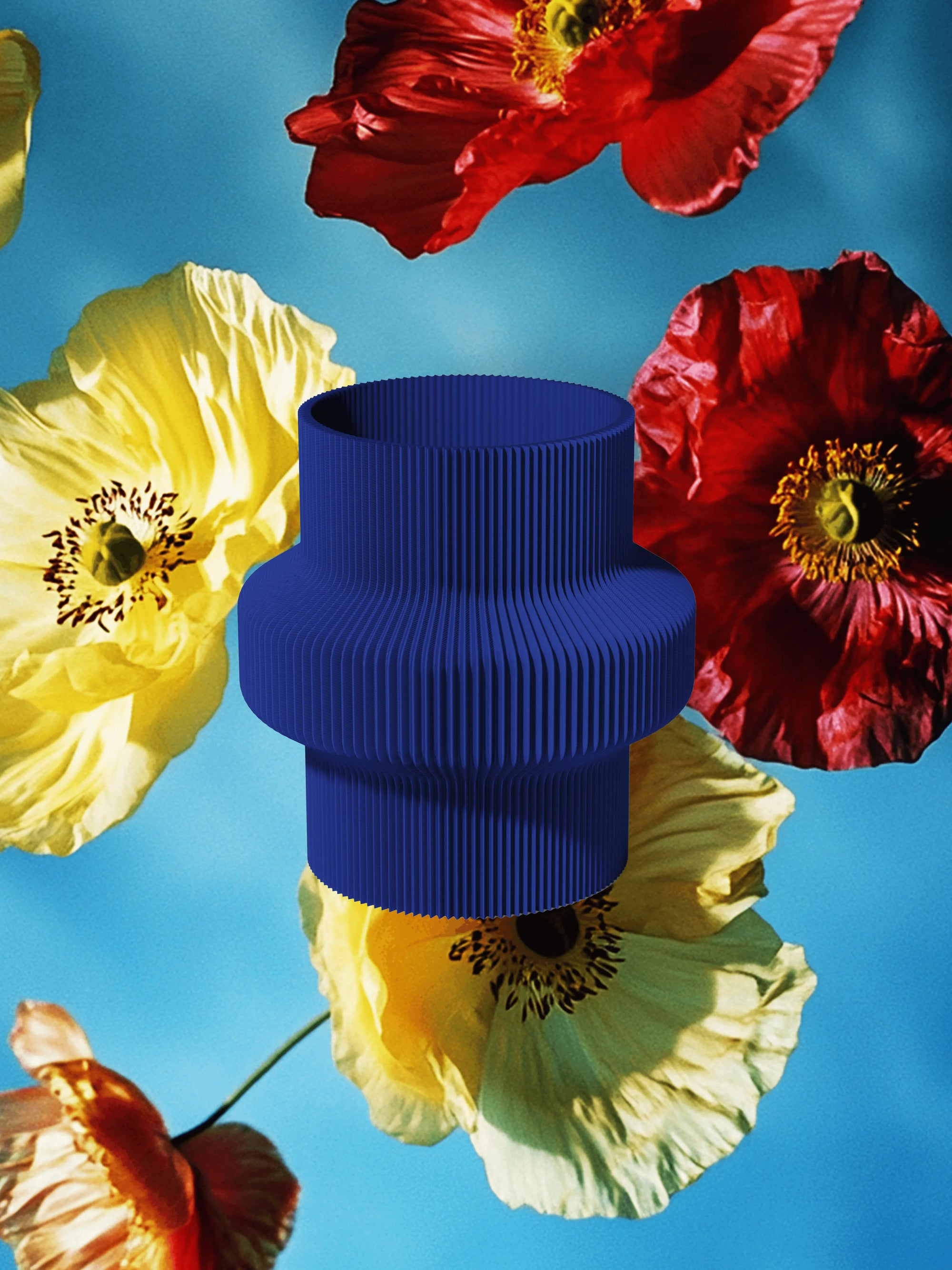 Tuc - Vaso elegante e sostenibile, realizzato in 100% PLA biodegradabile, stampato in 3D e Made in Italy. Il suo design raffinato ed ecologico in blue aggiunge un tocco di stile e sostenibilità a qualsiasi ambiente.